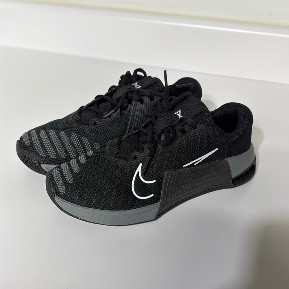 Nike Black and Gray Women's Sneakers